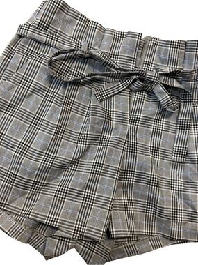 Lea & Viola Gray Plaid Shorts with Tie Belt